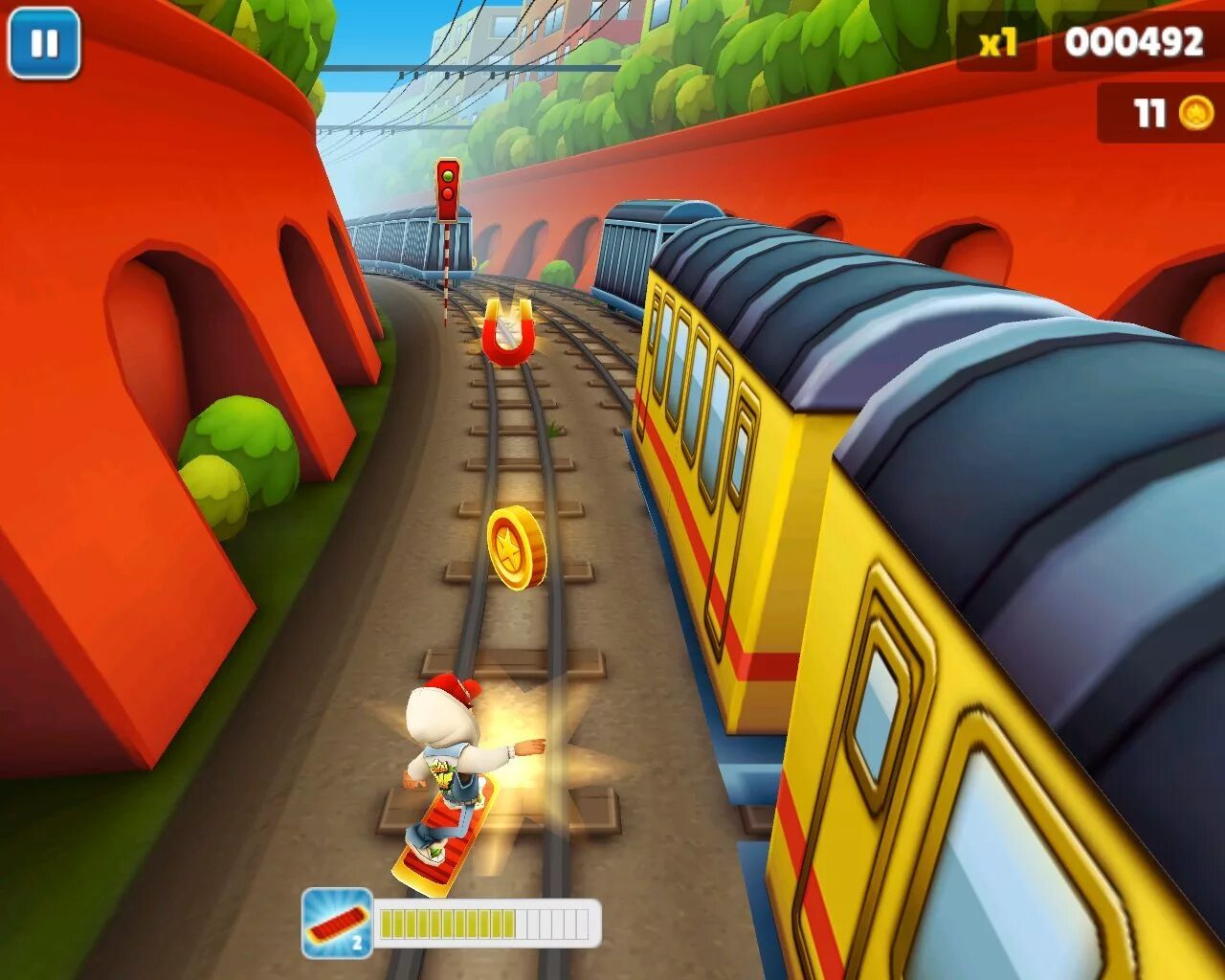 Bir oyun. Сабвей серф 2012. Сабвей сёрф 2012 года. Игра Subway Surfers. Игрушки сабвей серф.