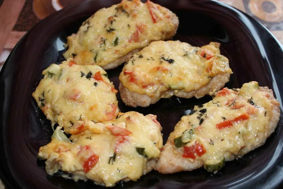 Что можно приготовить вкусно из куриной грудки. Вкусный ужин на скорую руку. ужин из куриного филе. простое блюдо из куриного филе. ужин из грудки курицы.