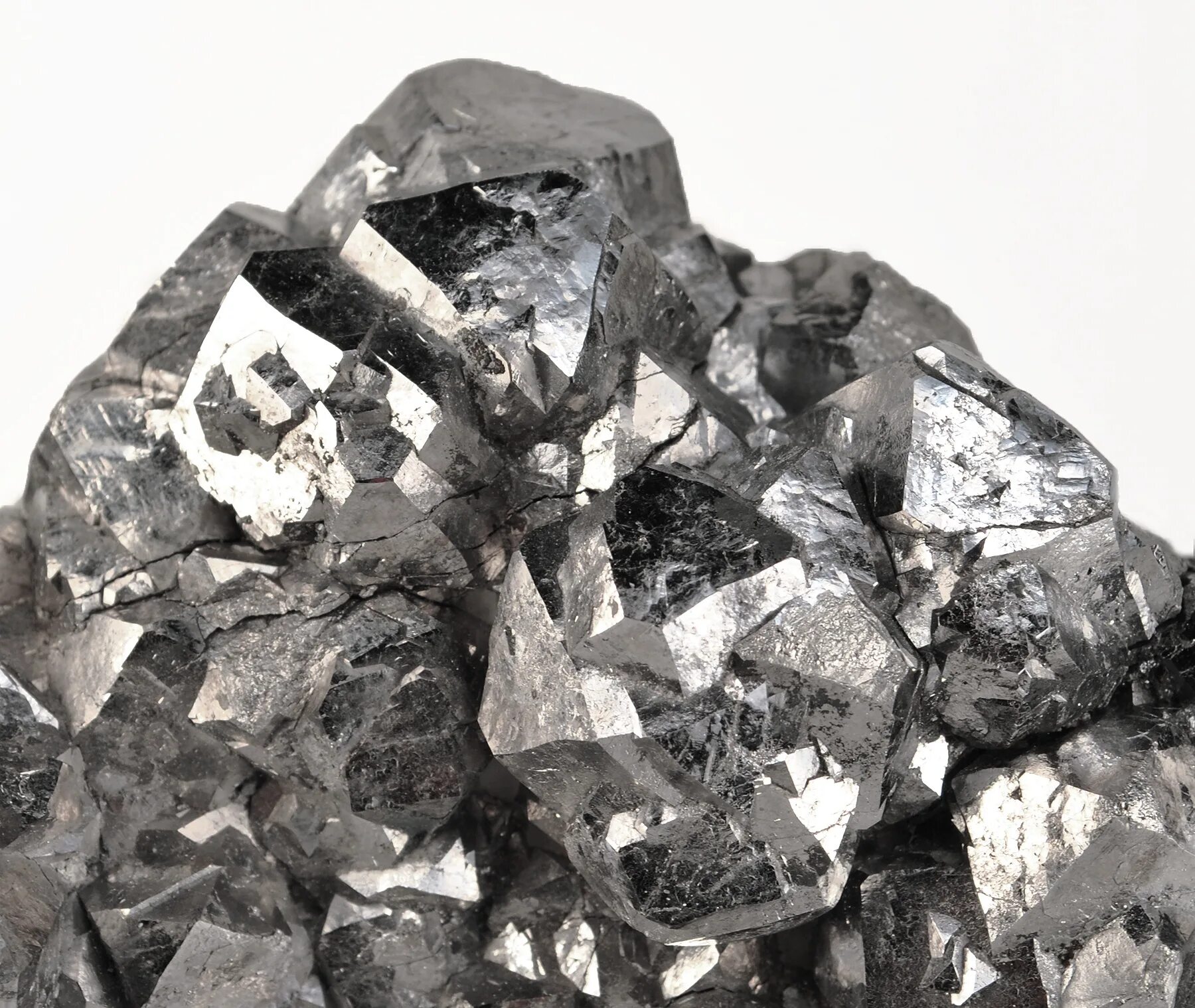 магний в чушках мг-90. восстановление металла от ржавчины. ржавые инструменты. коррозия алюминиевых деталей. висмут слиток.