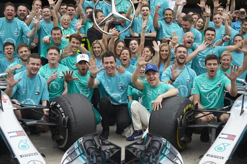 Мерседес амг петронас формула 1. Mercedes amg petronas f1. Petronas team. Amg petronas f1. Mercedes amg petronas f1 team.