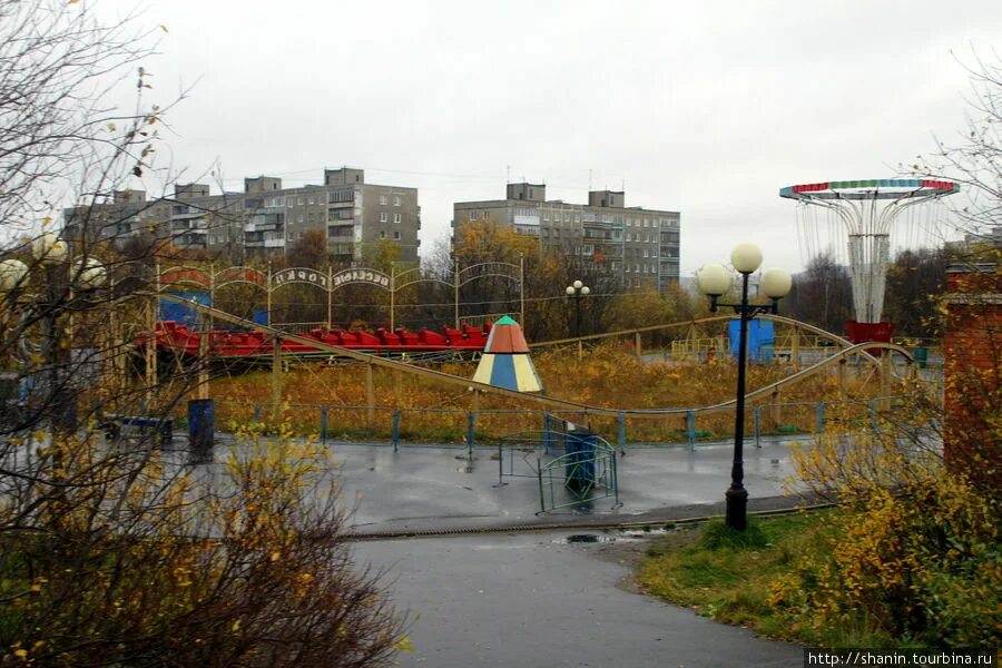 Парк аттракционов Мурманск Семеновское озеро. Парк аттракционов на Буркова Мурманск. Семеновское озеро Мурманск парк. Семёновское озеро Мурманск аттракционы. Развлечения в мурманске