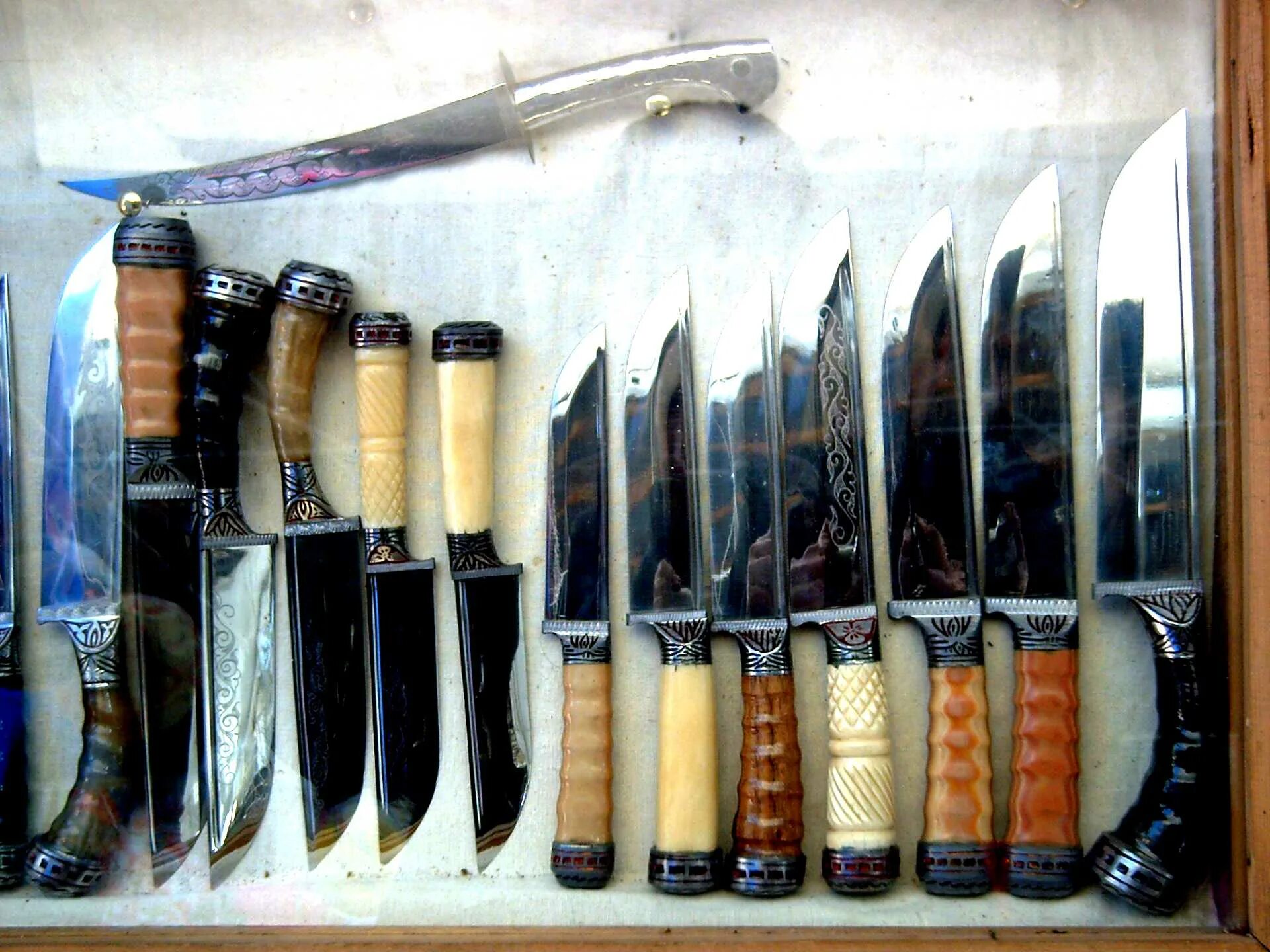 Нож корд Истаравшан. Таджикский нож корд. Ножи Таджикистана национальные. Ножи пчак и корд отличия. Таджикский нож