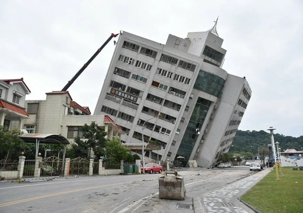 Землетрясение на тайване видео. Гостиница Маршал Тайвань землетрясение. Землетрясение на Тайване 1999. Землетрясение Хуалянь. Гостиница Маршал Тайвань.