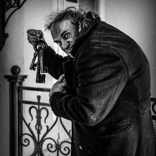 Ключник 18 век. Человек ключник. Куча старых ключей. Ключник храма гроба господня. Света ключник.