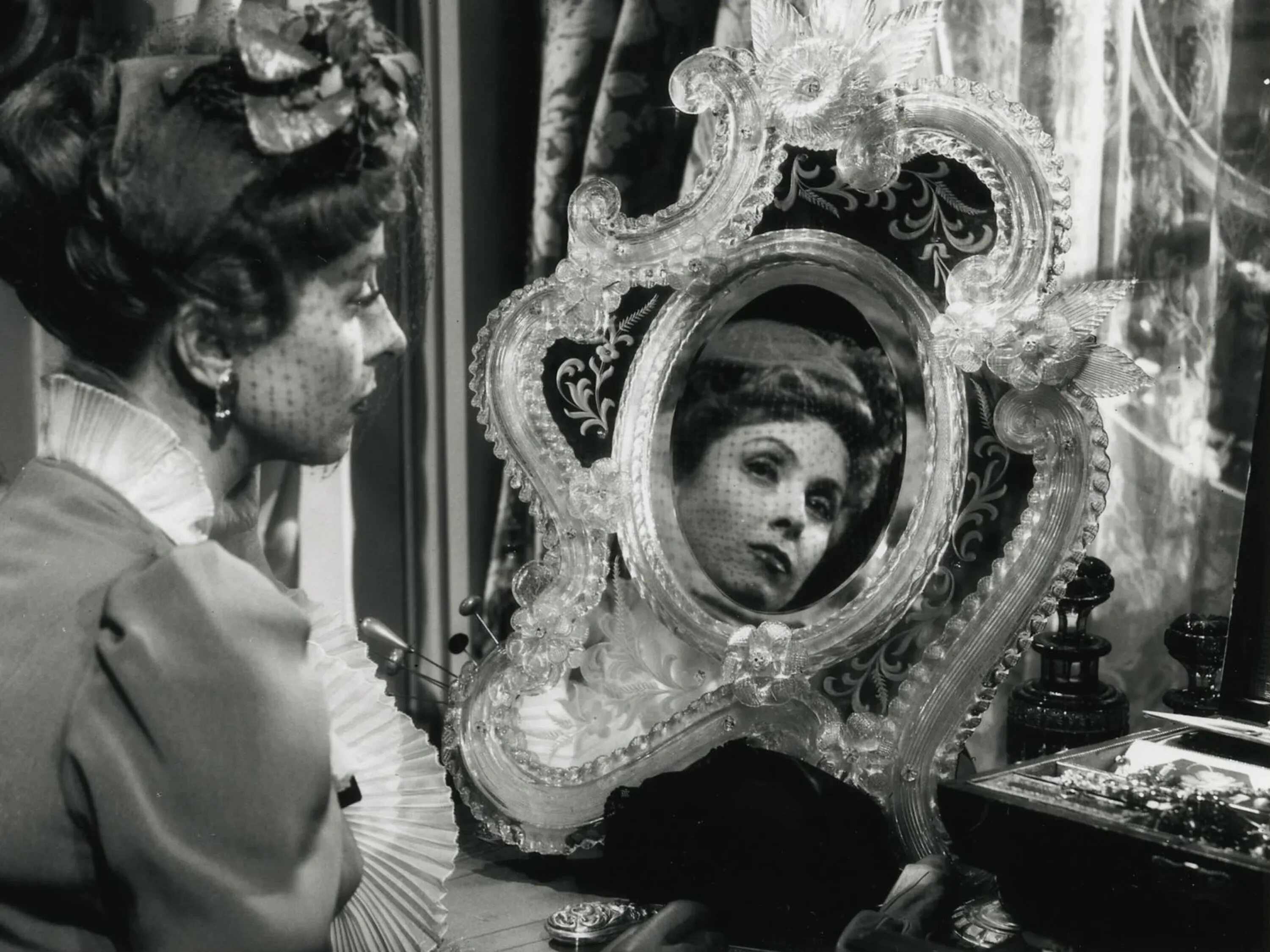 Алы мадам. «Мадам де...» / Madame de... (1953). Мадам Шантелув. Мадам Дюбари 2023.