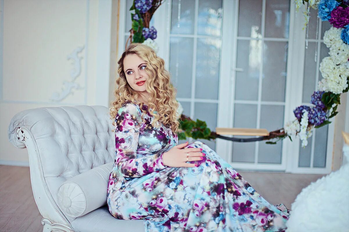 фотосессия в самаре с одеждой. фотосессия в самаре в студии. студийная фотосессия весна. ирина матвеева сочи. фотосессия весна в студии.