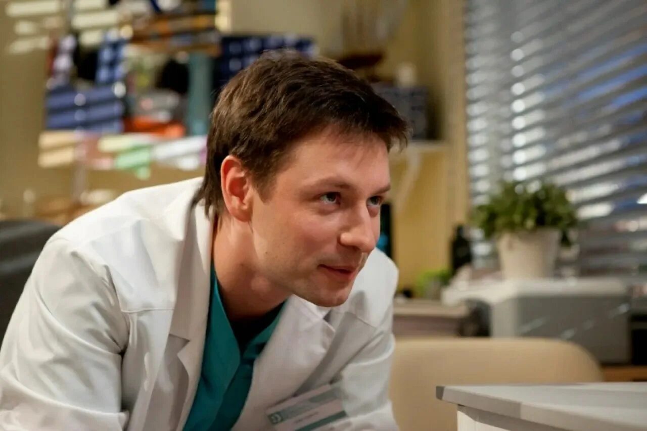 Константин германович склиф. Сериал склифосовский 7 сезон. Склифосовский обложка фильма. Фамилии героев склифосовского. Олег брагин склифосовский.