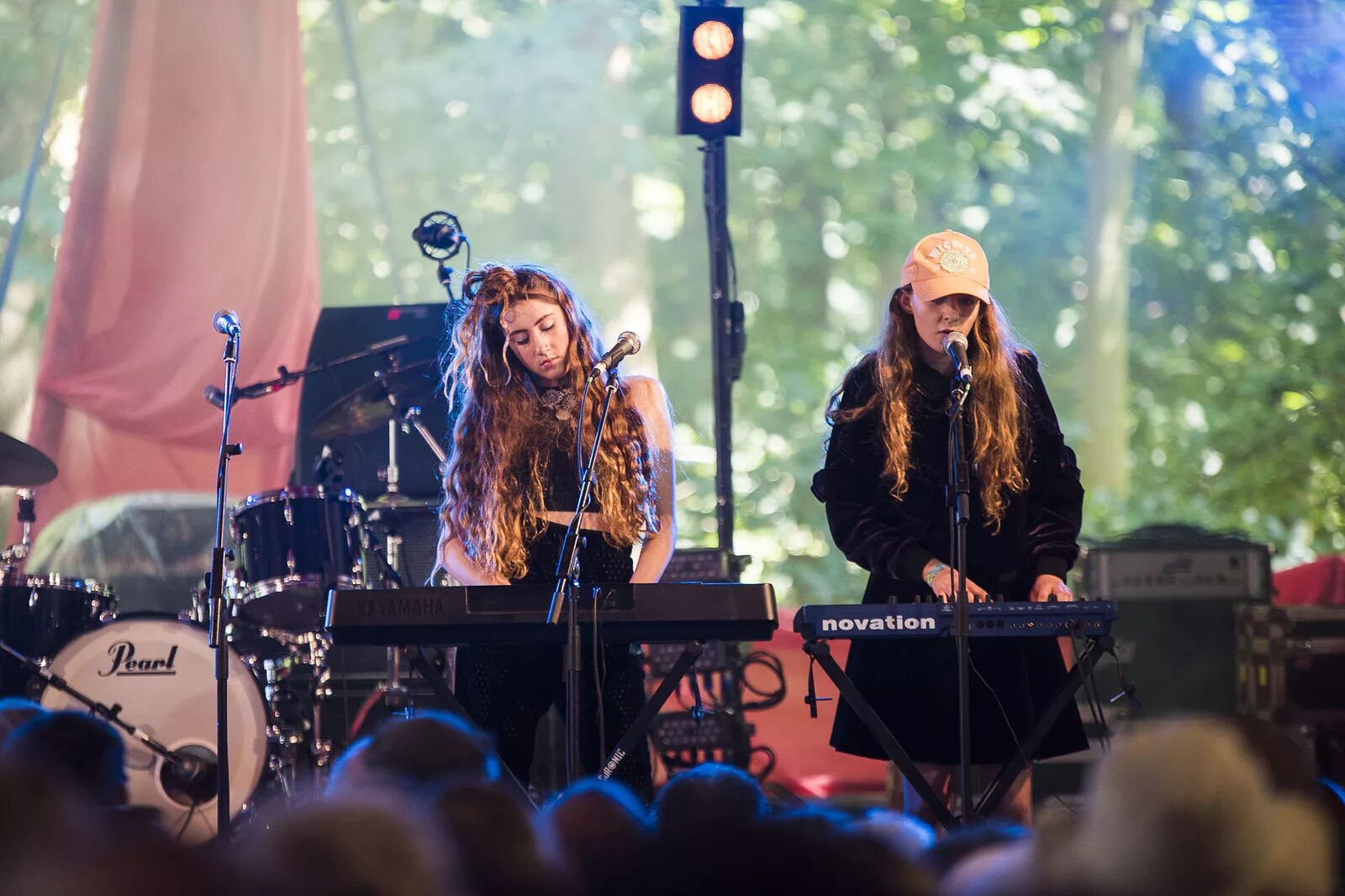Let's eat grandma. Eat grandma. Роза уолтон из группы let’s eat grandma. Beautiful day обои с девочкой. Eat grandma.