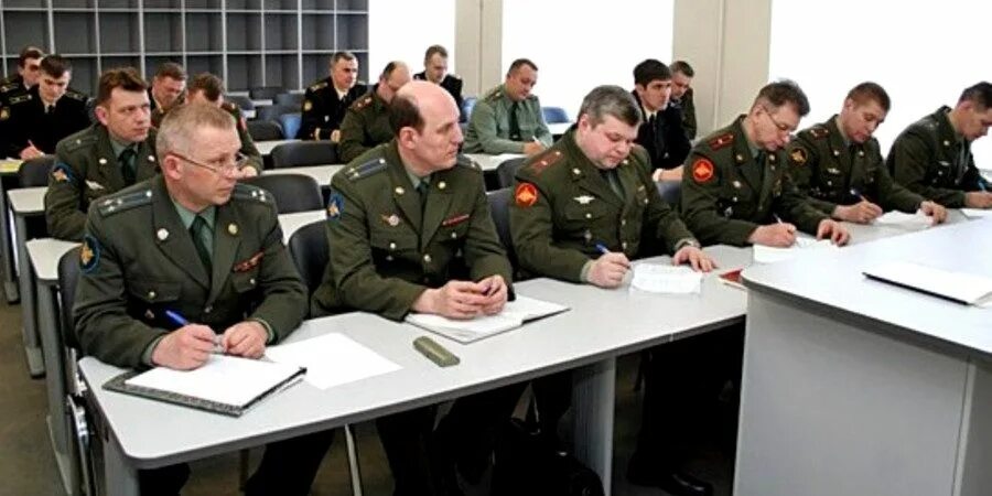 Переподготовка военнослужащих. Совещание офицеров. Переподготовка военнослужащих увольняемых в запас. Переобучение военнослужащих. Направляющий вс рф