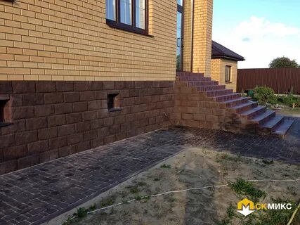 Цоколь кирпичного дома
