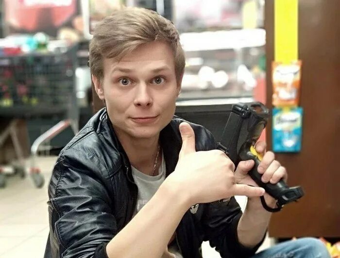 Николай спиридонов актер. Спиридонов николай артист. Мишка карась коля спиридонов. Николай спиридонов мишка карась. Николай спиридонов актер.