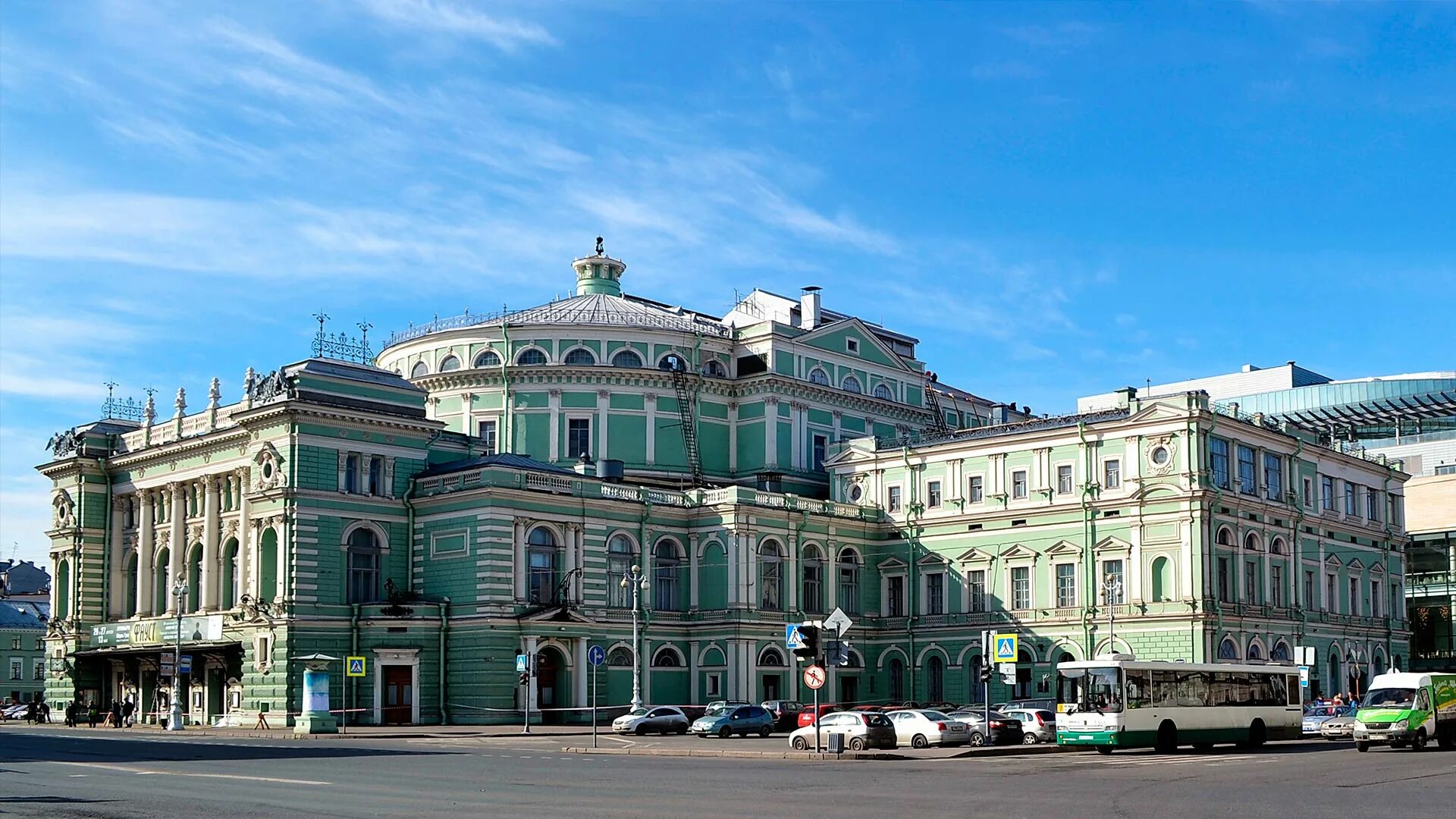 Учебные театры санкт петербурга. Мариинский театр Санкт-Петербург. Театр в Санкт-Петербурге Мариинский театр. Мариинский театр (Санкт-Петербург) архитектура. Театральная площадь 1 Санкт-Петербург Мариинский театр.