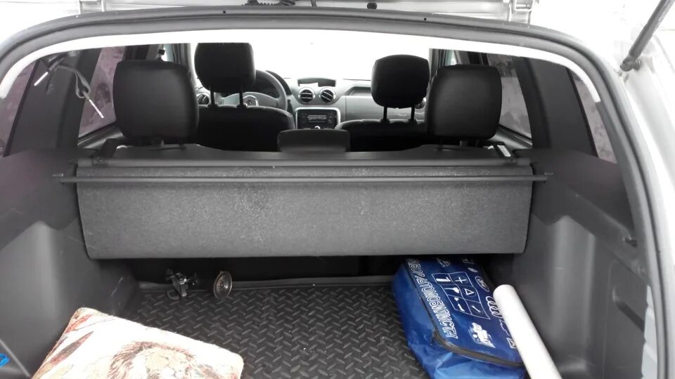 Шторка багажника renault duster. Полка дастер. Полка дастер. Шторка багажника renault duster. Полка багажника рено дастер.