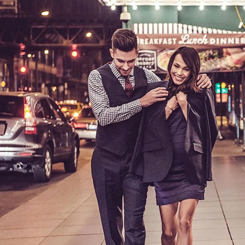 Девочка дает пацану. Первое свидание для мальчиков. Девочка дает пацану. Нежные подростки. Мужчина и женщина на пробежке.