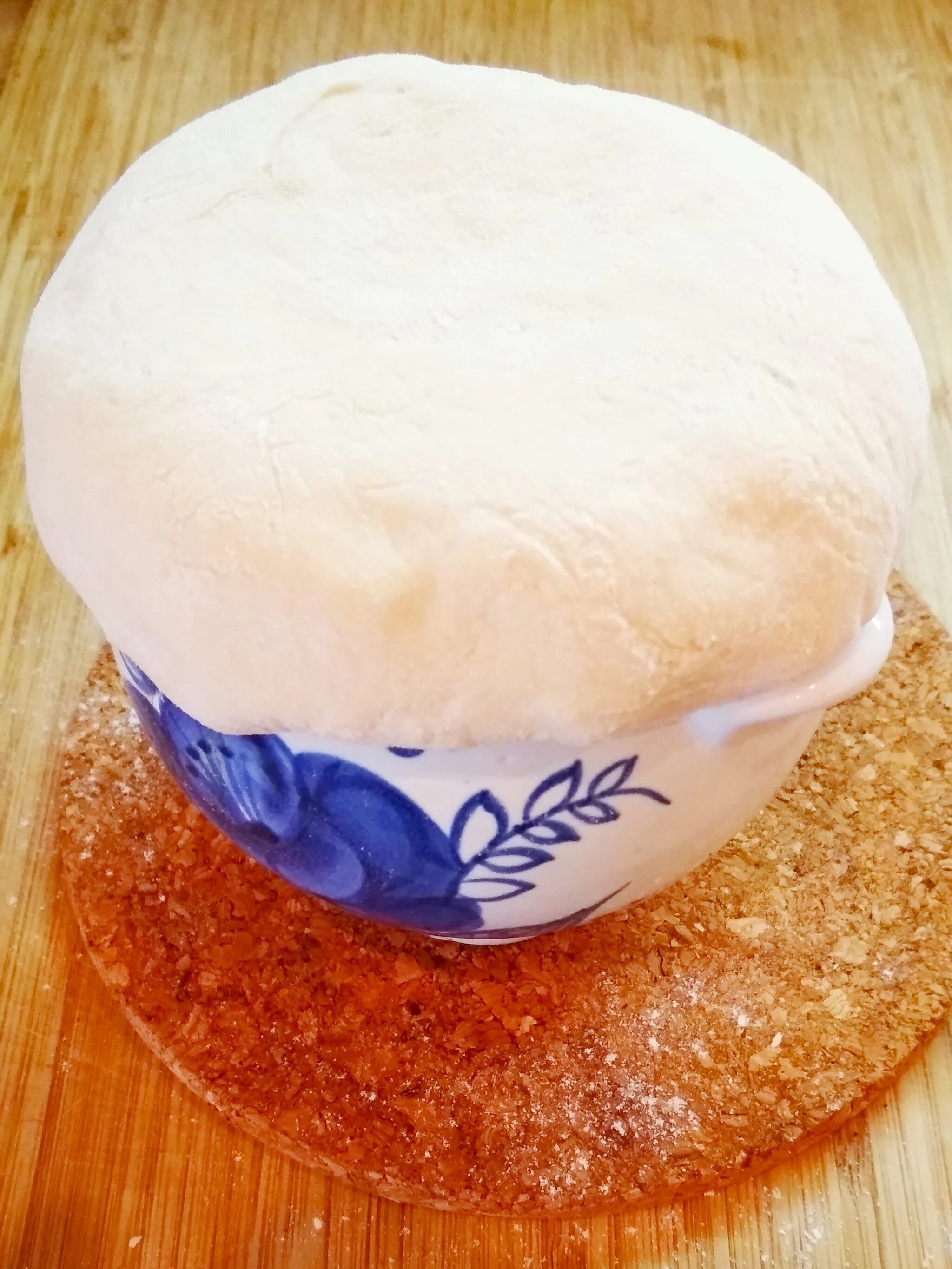 мясо в горшочке с тестом. горшочек с крышкой из теста. горшочек с хлебной крышкой. жаркое в горшочках с крышкой из теста. горшочки под тестом.