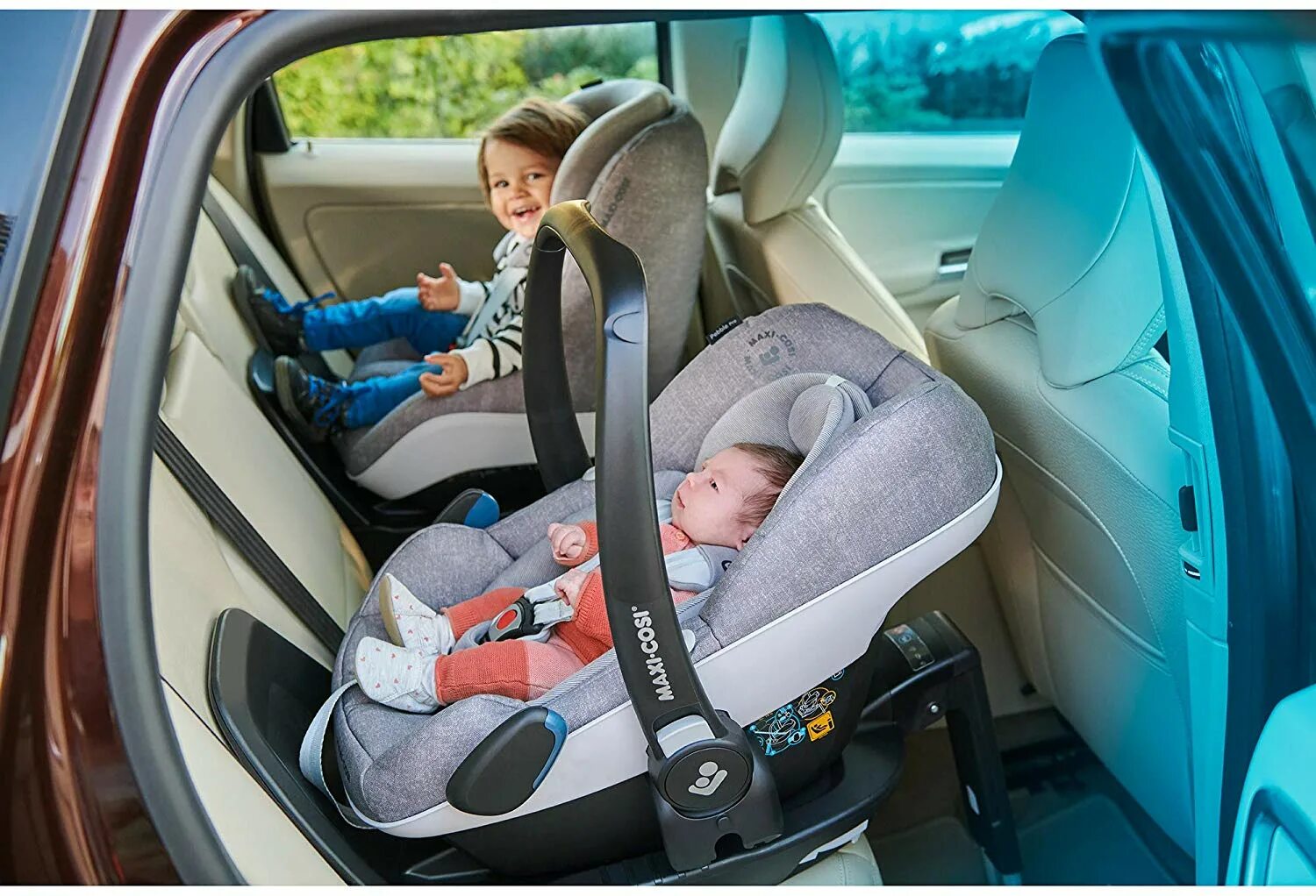 Стоя в люльке. Люлька Maxi cosi Pebble. Автокресло Maxi cosi Pebble с ребенком. Автолюлька Maxi cosi Pebble Plus. Maxi cosi Pebble Pro i Size.