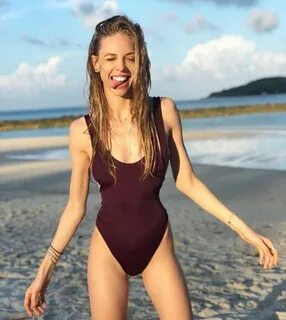 Nadya Sysoeva yalangoch