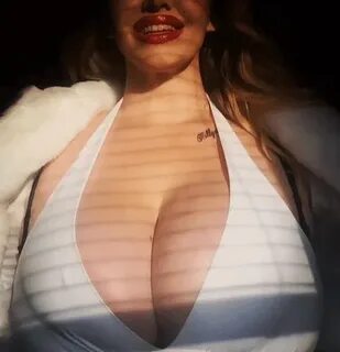 Bella coltello huge tits - 🧡 Pin on Busty Beauties.