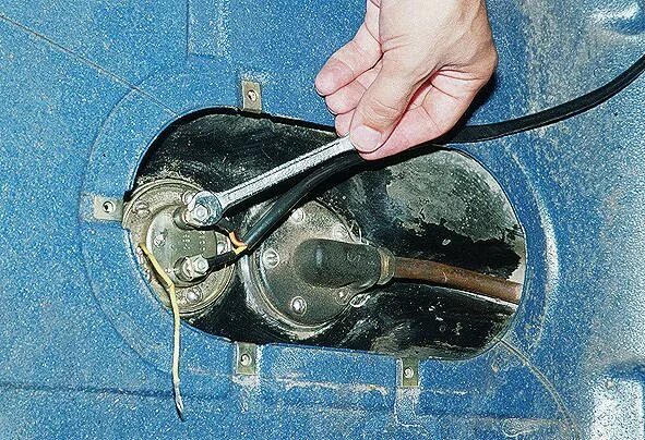 Бак топливный, крепление топливного бака, пробка бака ЗМЗ-402 (Чертеж № 16: спис