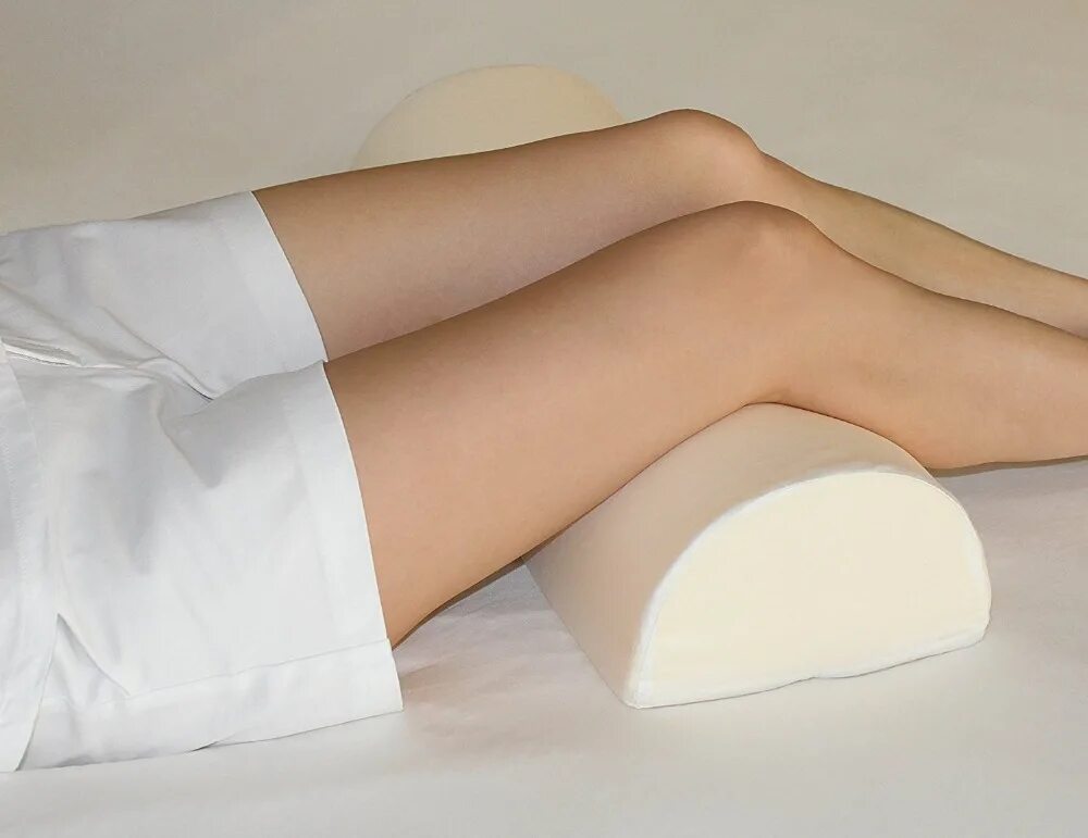 валик под ноги для сна. подушка под колени для сна. подушка для одиноких мужчин. подушка под колени для сна. подушка коленки.