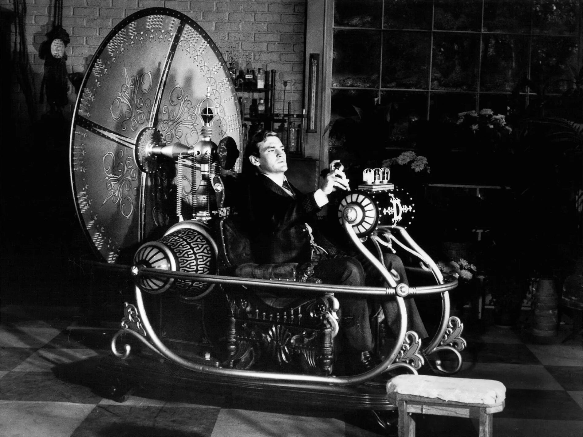 Фотография машины времени. Машина времени (the time Machine)(1960). Рон маллет. Машина времени изобретение.