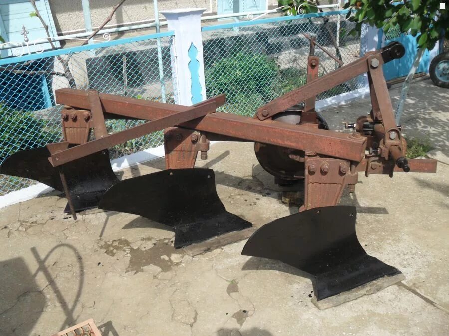 Плуг для трактора мтз-82. Плуг мтз б у. Плуг для трактора мтз-82. Плуг мтз б у. Плуг пкш 30 для т16.