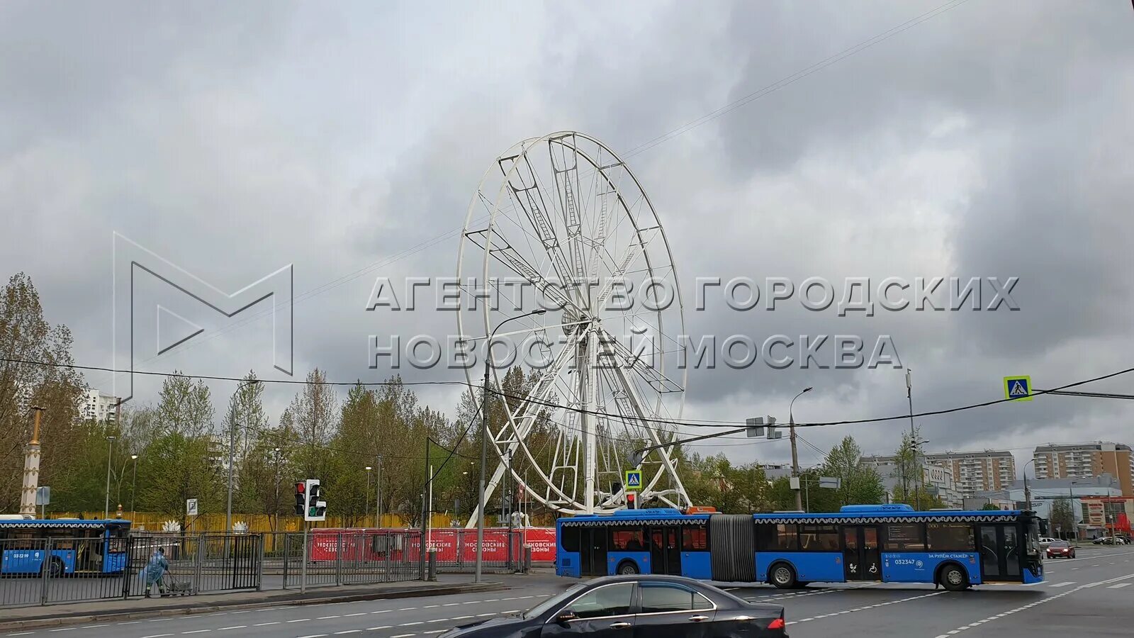 Отрадная камера. Колесо обозрения Отрадный Самарская область. Колесо обозрения Отрадное Москва. Сквер Мичурина Самара колесо обозрения. Открытие колеса обозрения в Отрадном.