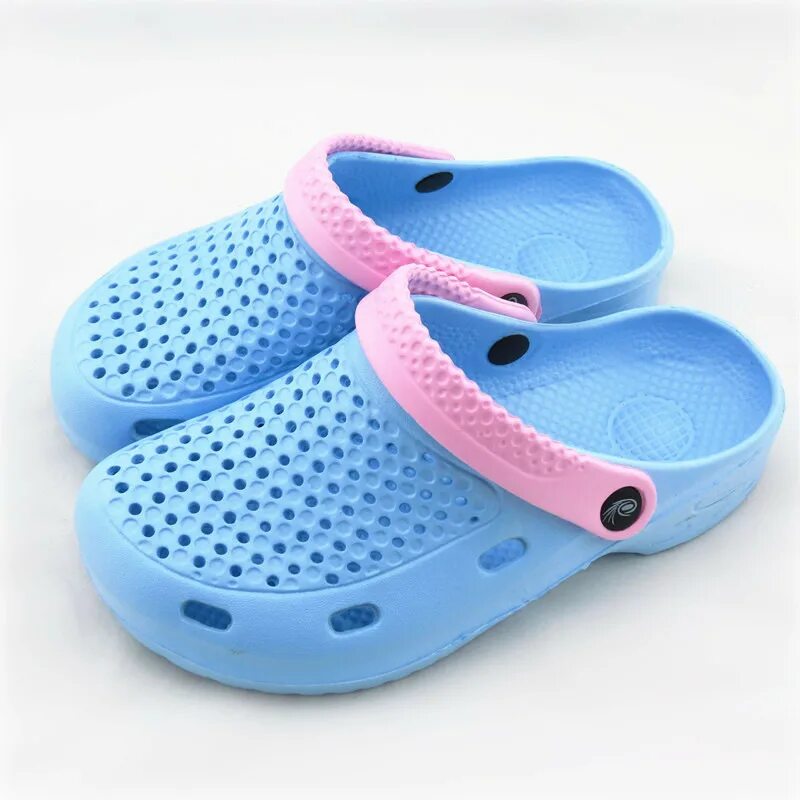 Как называются закрытые шлепки. Пляжные тапочки женские. Шлепанцы с закрытым носом женские. Как называются закрытые шлепки. Шлепанцы андер армор.