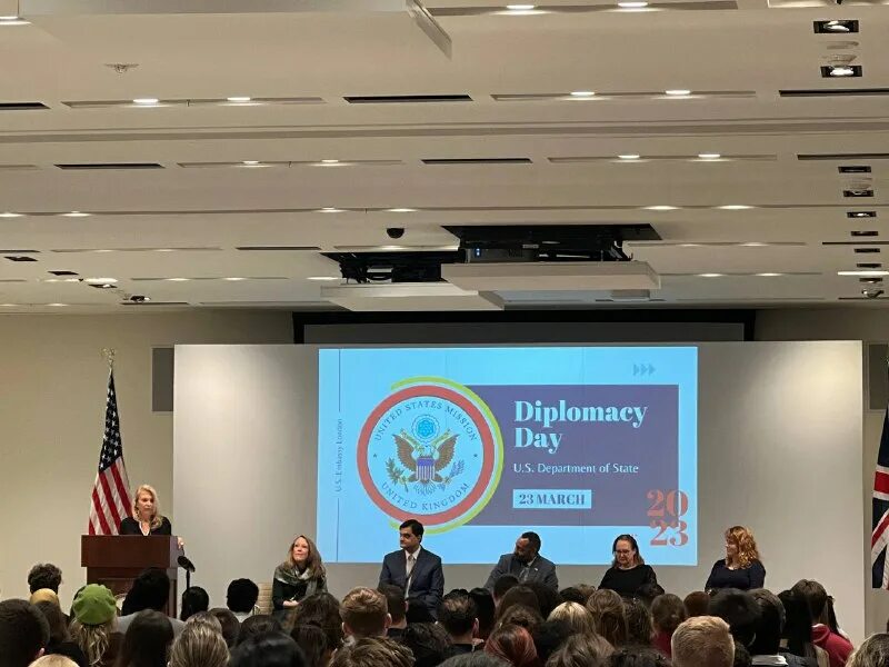 жозеп боррель лавров. министры россии. среди дипломатов. французская дипломатия. сергей лавров.