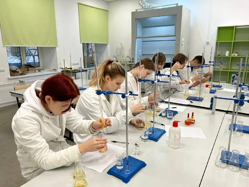 химико биологический лицей симферополь. химбио в школе. химфак мгу кафедра аналитической химии. школа 77 спб лаборатория. школы с химико биологическим уклоном екатеринбург.