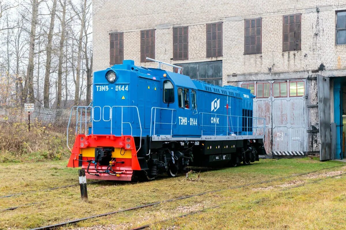 Маневровый электровоз. Тэм10 тепловоз. ТЭМ 23 маневровый тепловоз. Маневровый Локомотив ТЭМ 9. Тэм23 тепловоз маневровые тепловозы.