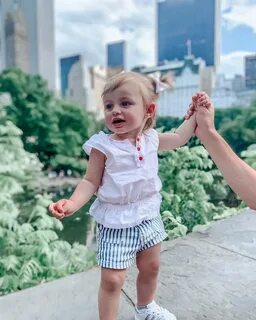 Покажи девочек 1 года
