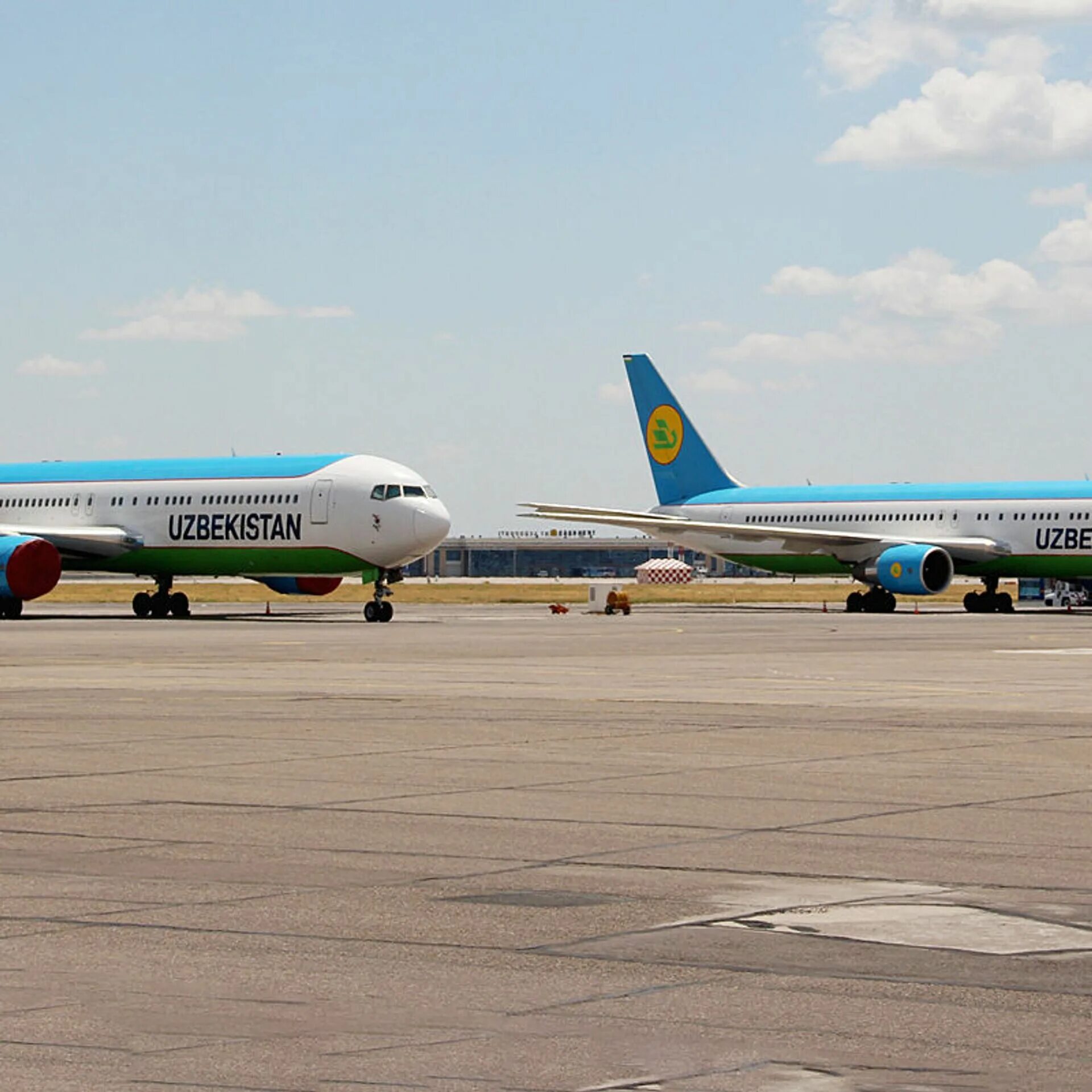 Дешевые авиабилеты узбекистан хаво. Боинг 767 Uzbekistan Airways. Боинг 767-400 Uzbekistan Airways. Боинг 767 300 Узбекистон хаво йуллари салон. Rj85 самолет Узбекистон хаво йуллари.