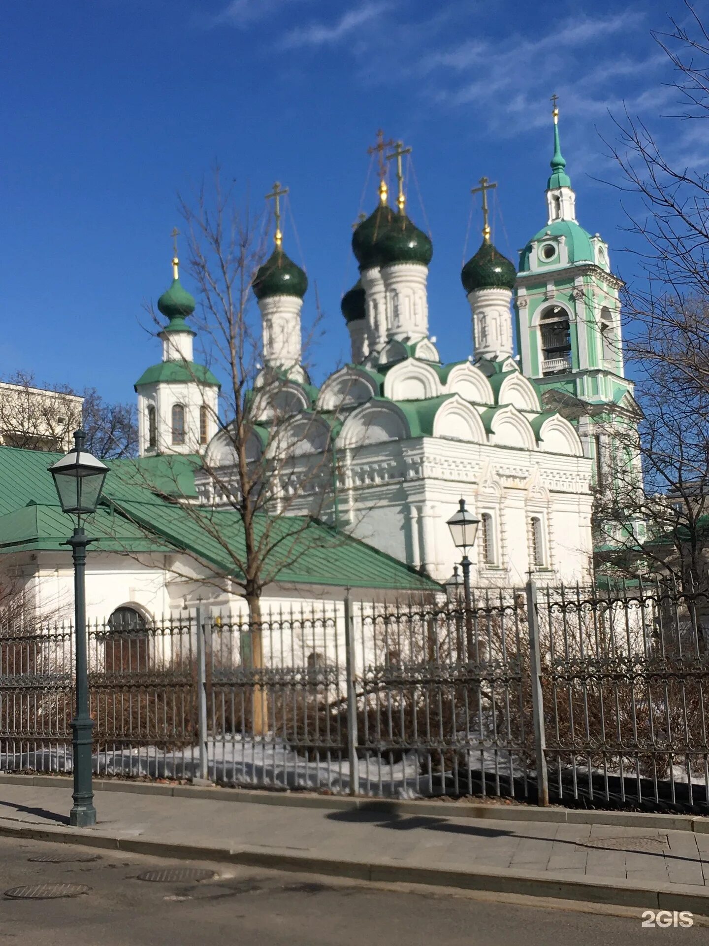 Церковь Михаила и фёдора черниговских Москва. Черниговский переулок в Москве. Черниговский переулок 3. Церковь св. Михаила и Федора черниговских чудотворцев.