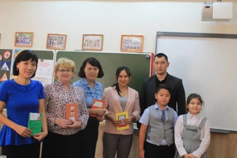 учителя калмыкии. тепшинов шафран григорьевич элиста. калмыкские педагоги награждение. заслуженный учитель калмыкии 2022. центр развития калмыцкого языка.