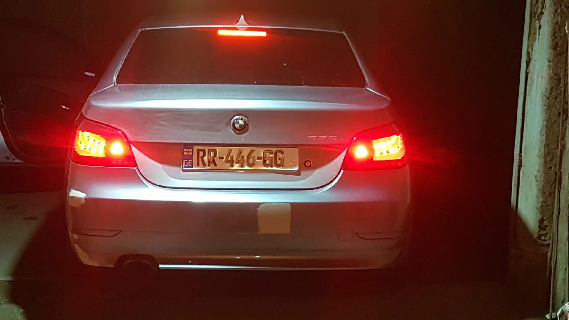 Е60 дорестайл. Фонари BMW e60. BMW e60 задние фонари. BMW e60 задние фонари американка. Задние фонари БМВ е60 Рестайлинг.