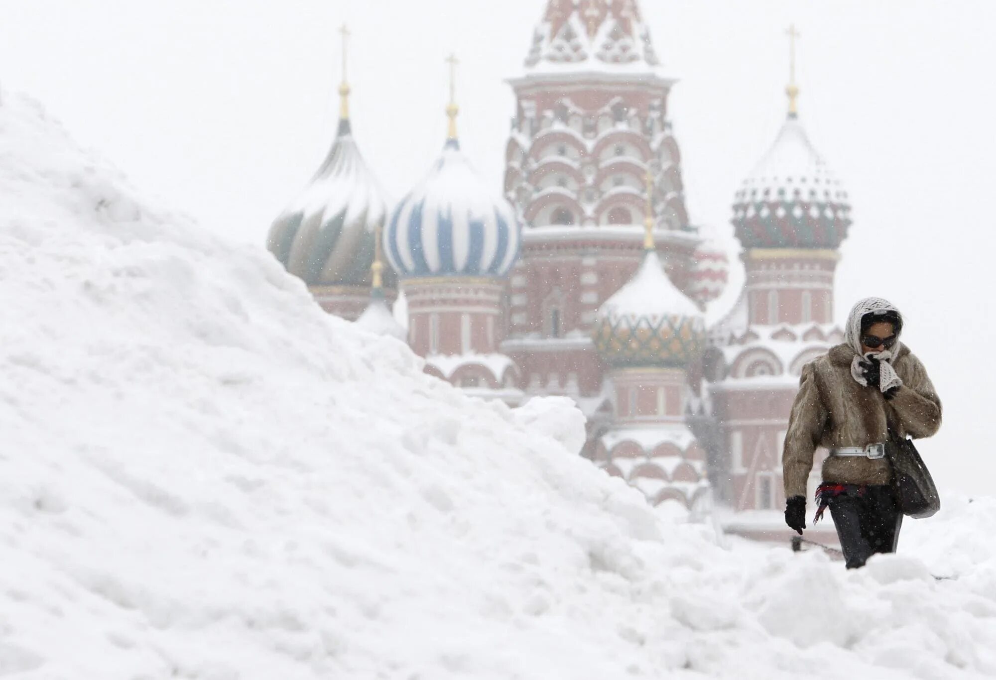 В россии весь холодный. Снег в России. Россия зимой. Москва зимой. Снег в Москве.