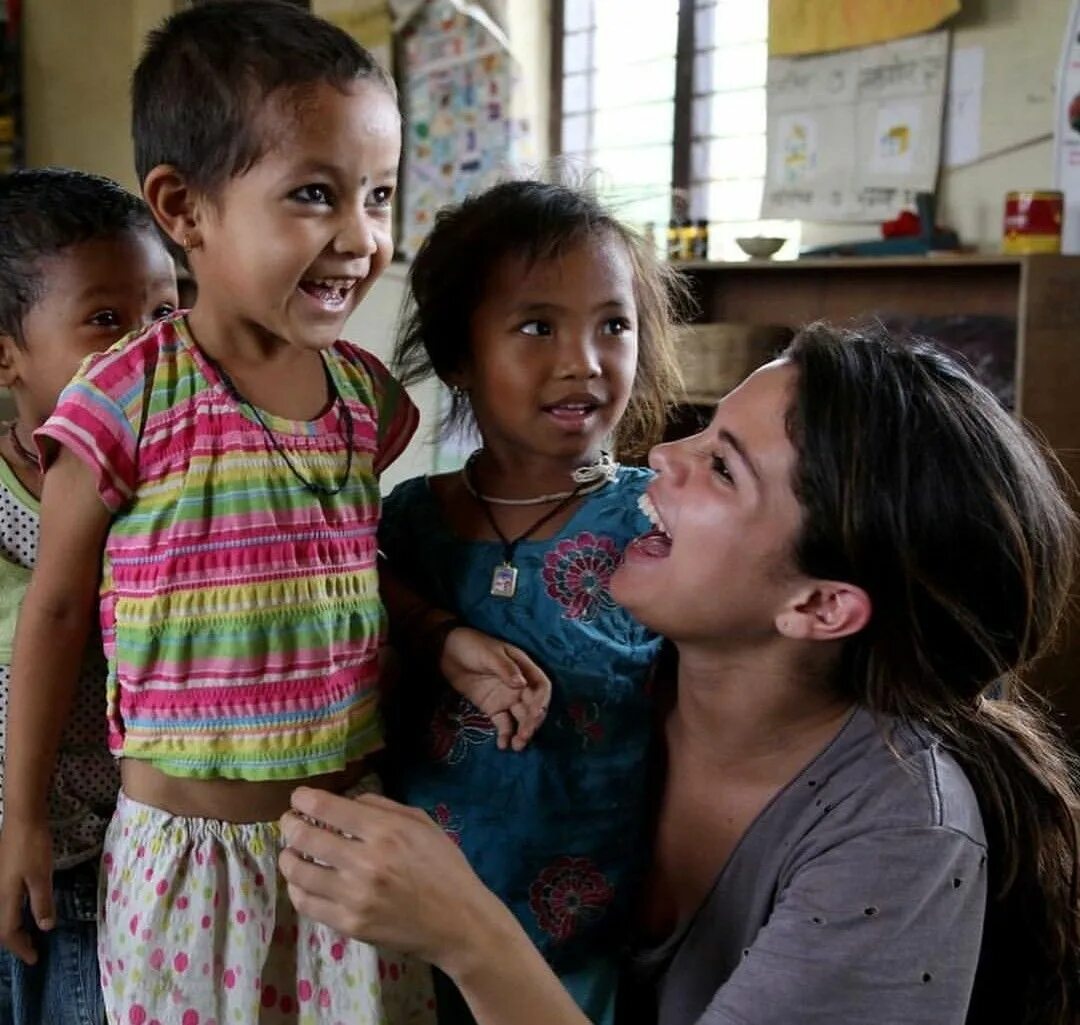 Дети доброй воли. Посол доброй воли оон. Послы доброй воли юнисеф. Анджелина джоли посол доброй воли оон. Дети доброй воли.