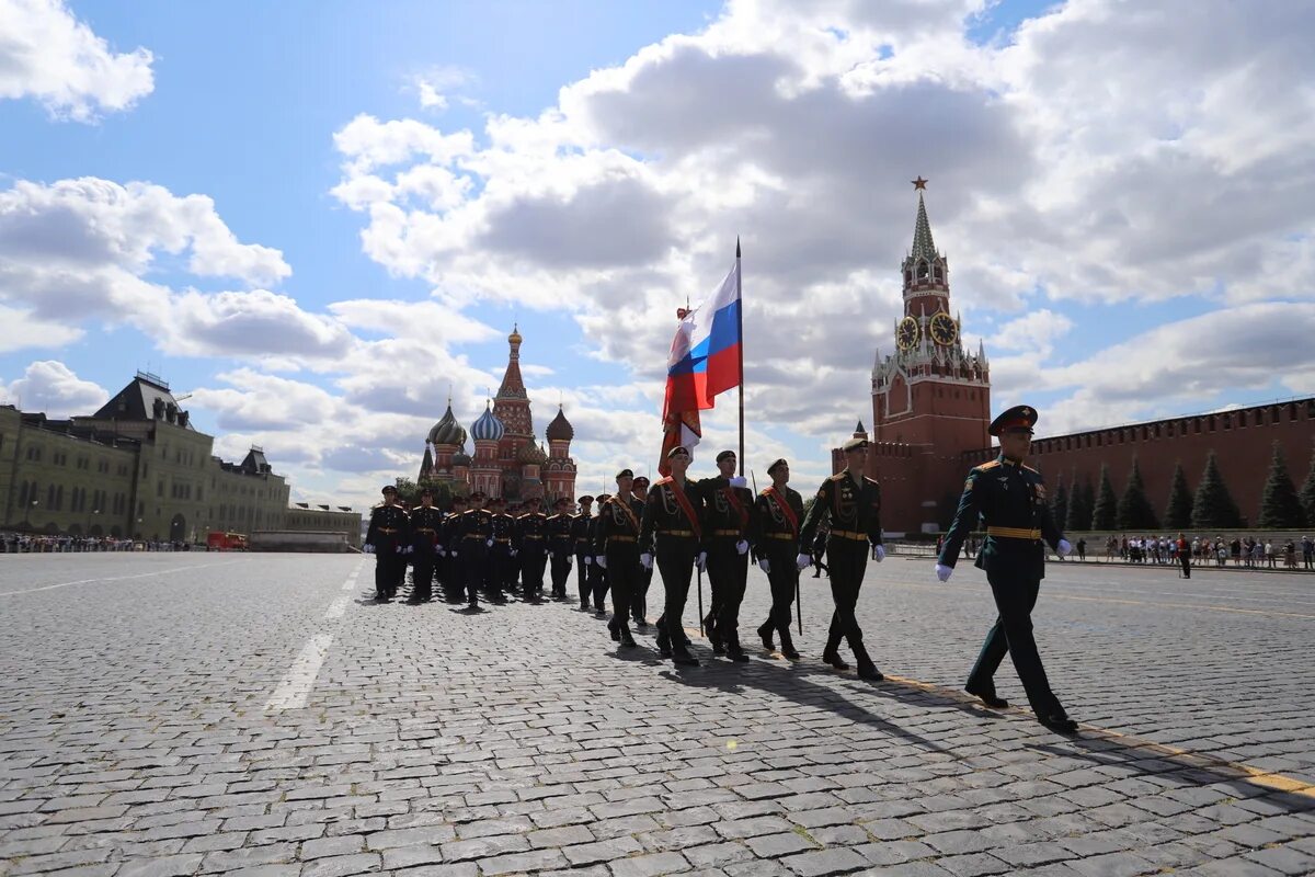Красная площадь москва 22 июня 2024. Красная площадь москва 22 июня 2024. Книжный фестиваль красная площадь 2024 год. Москва кремль красная площадь. Красная площадь москва 22 июня 2024.