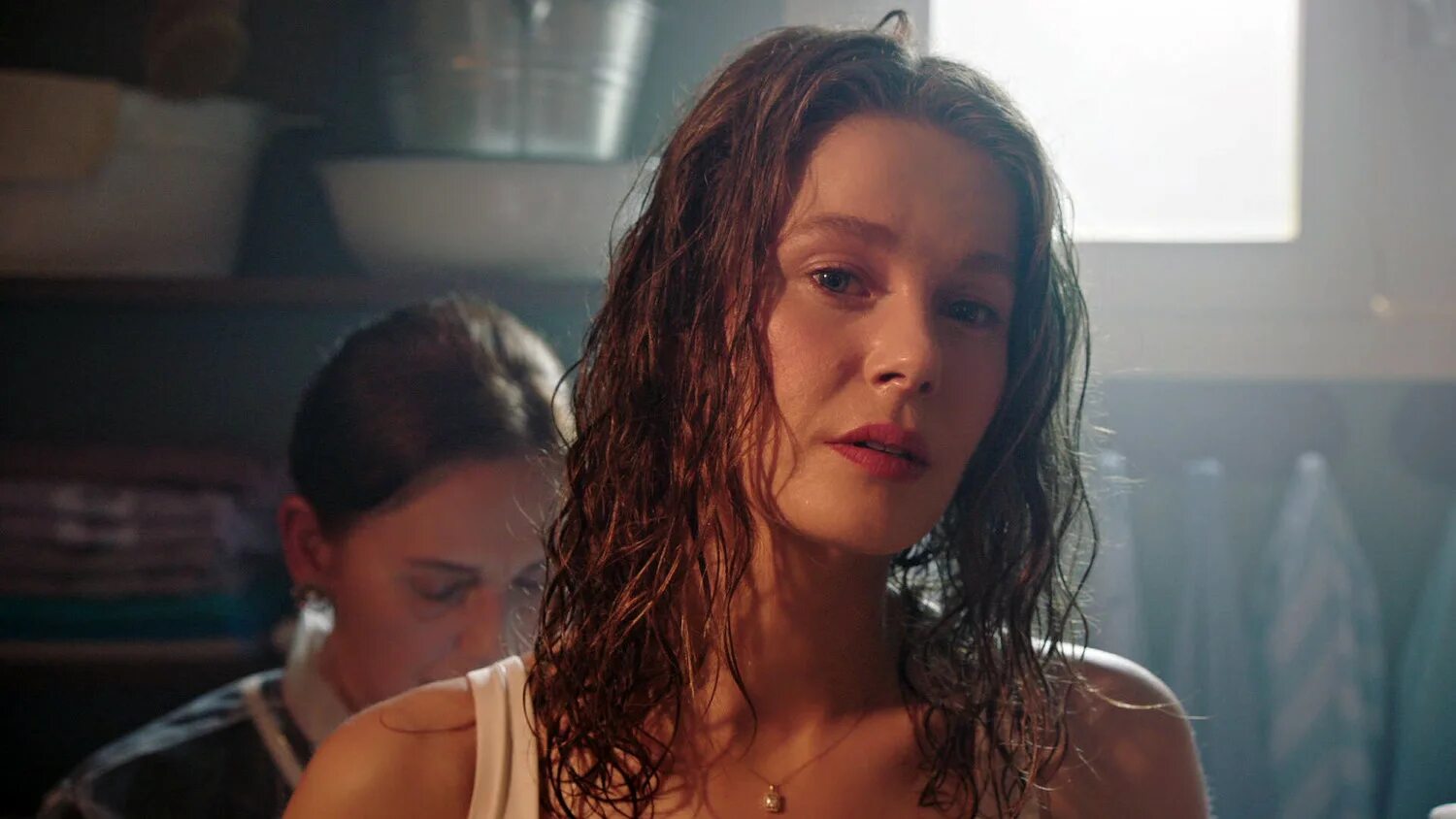 девушка за стеклом на русском языке. фотосессия в душе. девушка за стеклом турецкий. девушка за стеклом актриса. налан девушка за стеклом.