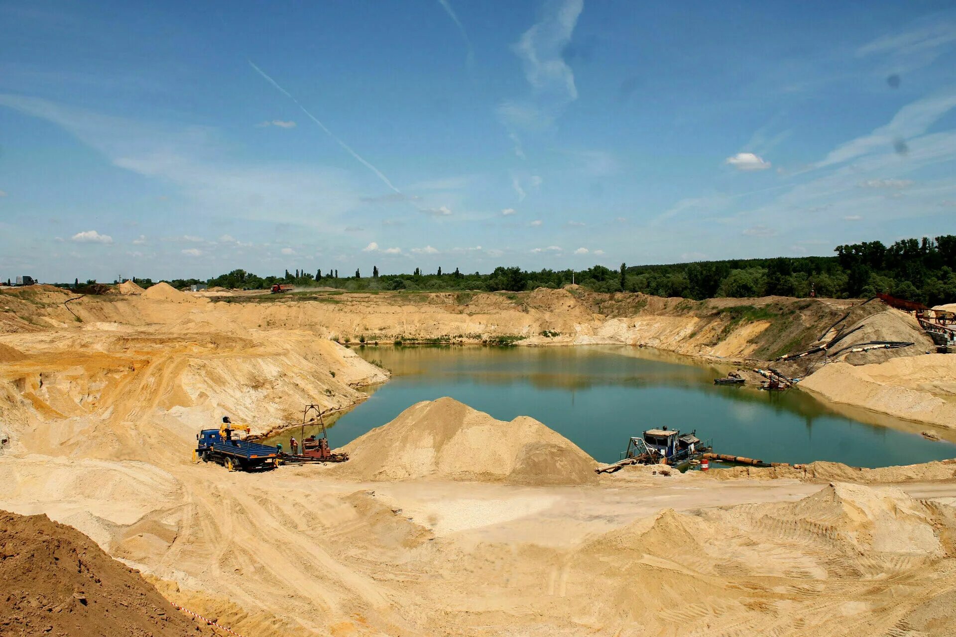 Песчаный карьер саратовская область. Карьер грунта. Карьер грунта. Грунт карьер. Грунт в карьере.