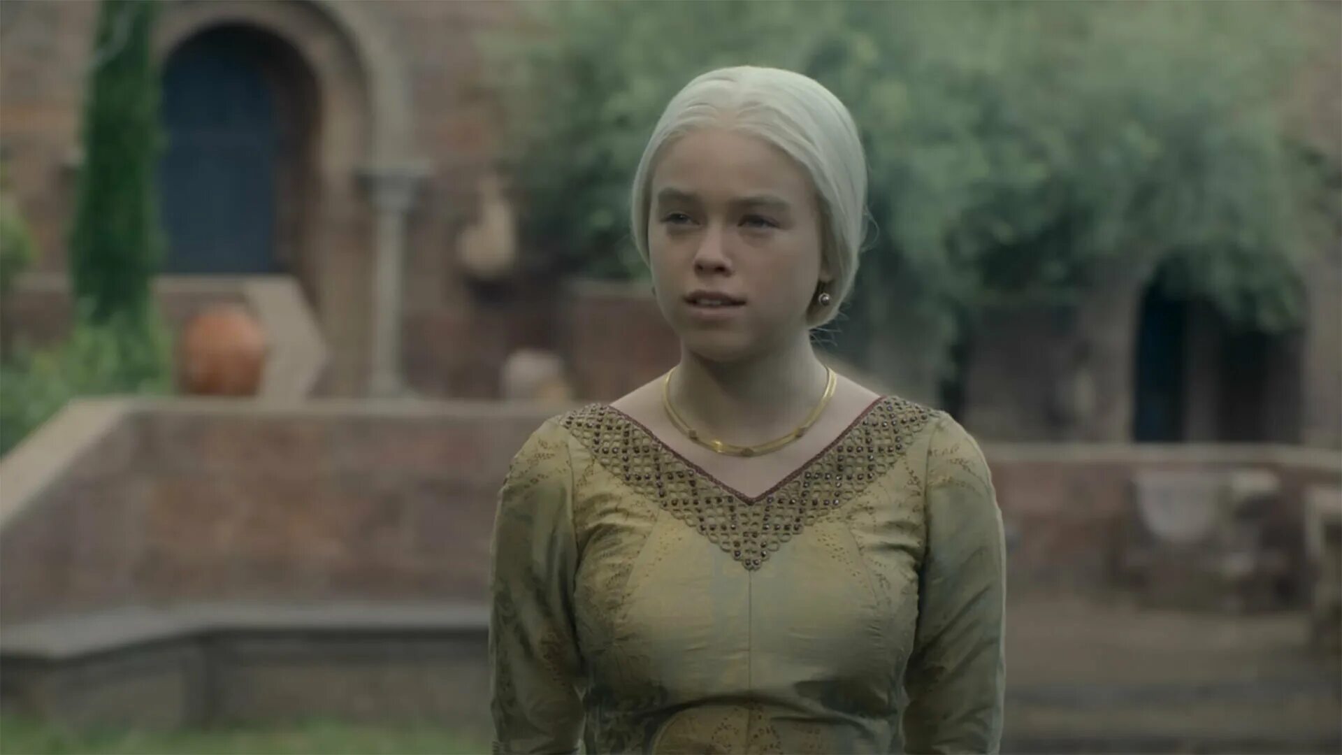 Король визерис 1 таргариен сцена с короной. House of dragon episode 4. Визерис таргариен 3. Доктор хаус эль фаннинг эпизод. House of the dragon 2022.