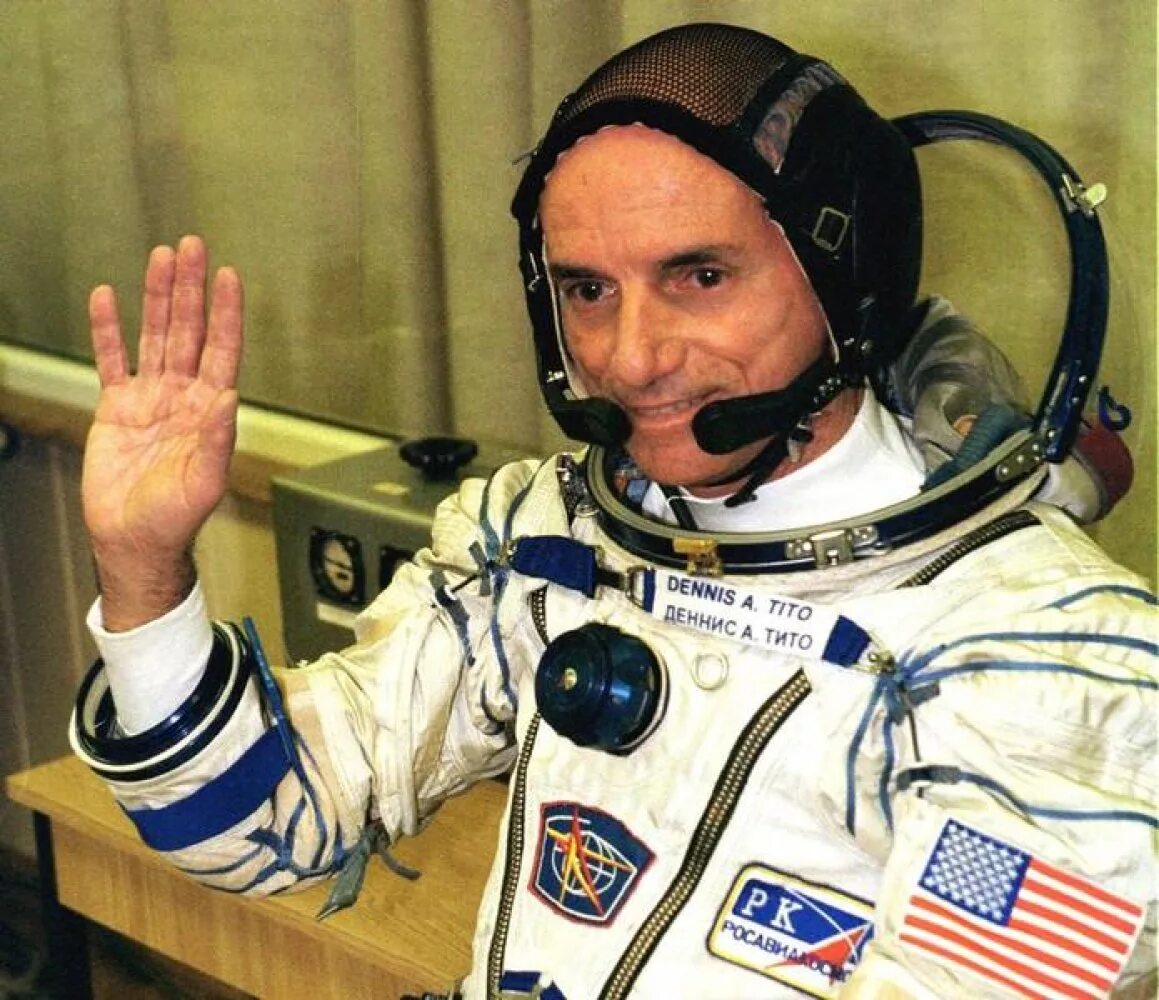 Кто был самым первым в космосе. Деннис Тито. Деннис Тито космический турист. Первый турист в космосе Деннис Тито.
