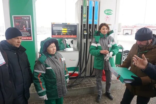 Оператор азс татнефть. Азс центр альметьевск. татнефть сотрудники. форма оператора азс.