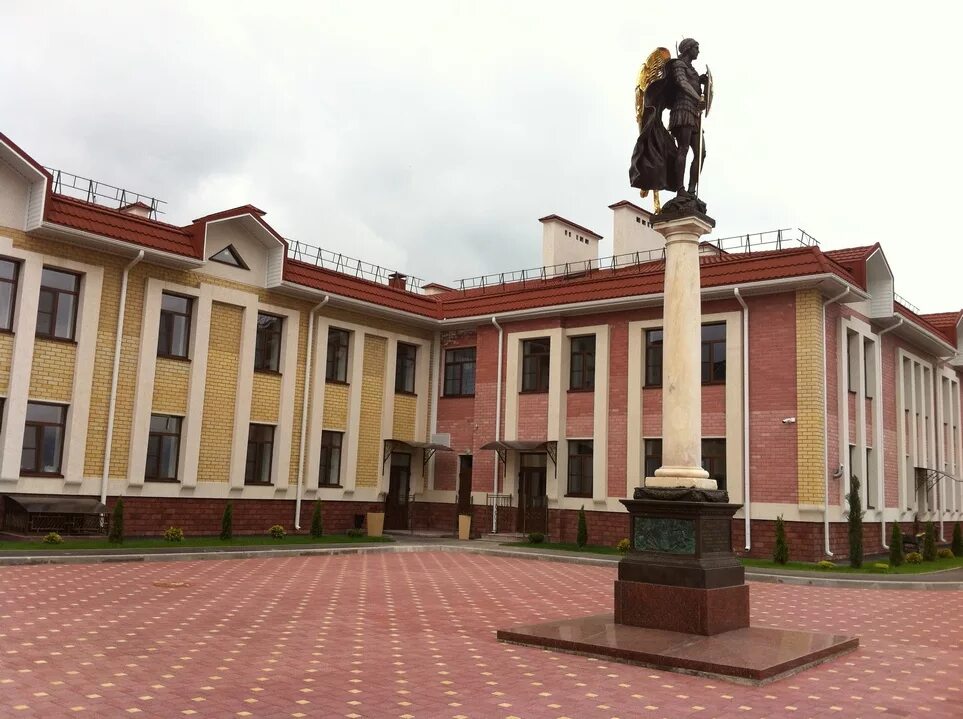 Сады михайловск ставропольский. Свято-Никольский детский сад Михайловск. Школа Адмирал Михайловск. Адмиралтейский парк Михайловск. Свято Никольская школа Михайловск.