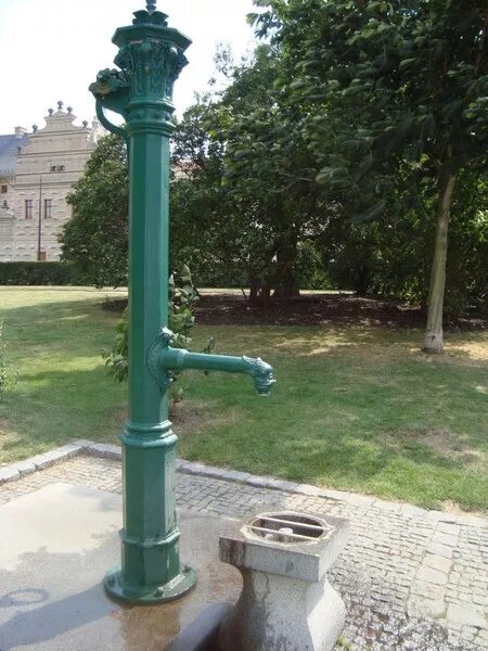 Уличная колонка купить. Садовая колонка для воды. Колонка водяная. Уличный кран колонка для воды. Кран для уличной колонки.