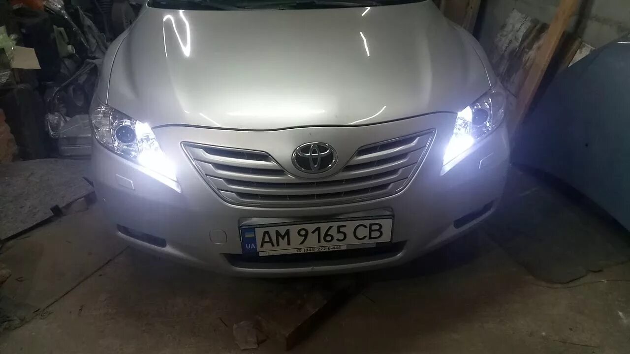 Дальний свет камри 40. Тойота Камри 40 Габаритные огни. Toyota Camry 40 ДХО. Габаритные огни Тойота Камри 50. ДХО Камри 40 led.