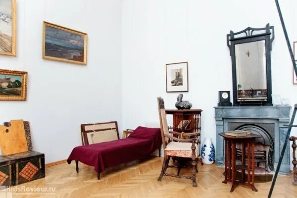 Квартира-музей куинджи в петербурге. Музей-квартира куинджи в санкт-петербурге. Музей квартира куинджи воссоздает атмосферу долгие. Биржевой переулок музей куинджи. Музей квартира куинджи воссоздает атмосферу долгие.
