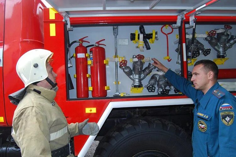 Время ремонта пожарного автомобиля. ПТВ водителя пожарной машины. ПТВ пожарная техника вооружение. Оснащение пожарного автомобиля. Пожарно-техническое оборудование.