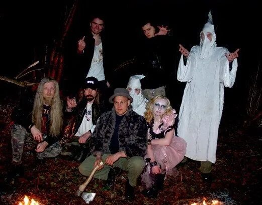 Правда что группа пикник сатанисты. Сектанты сатанисты в лесу. Сатанисты в Екатеринбурге.
